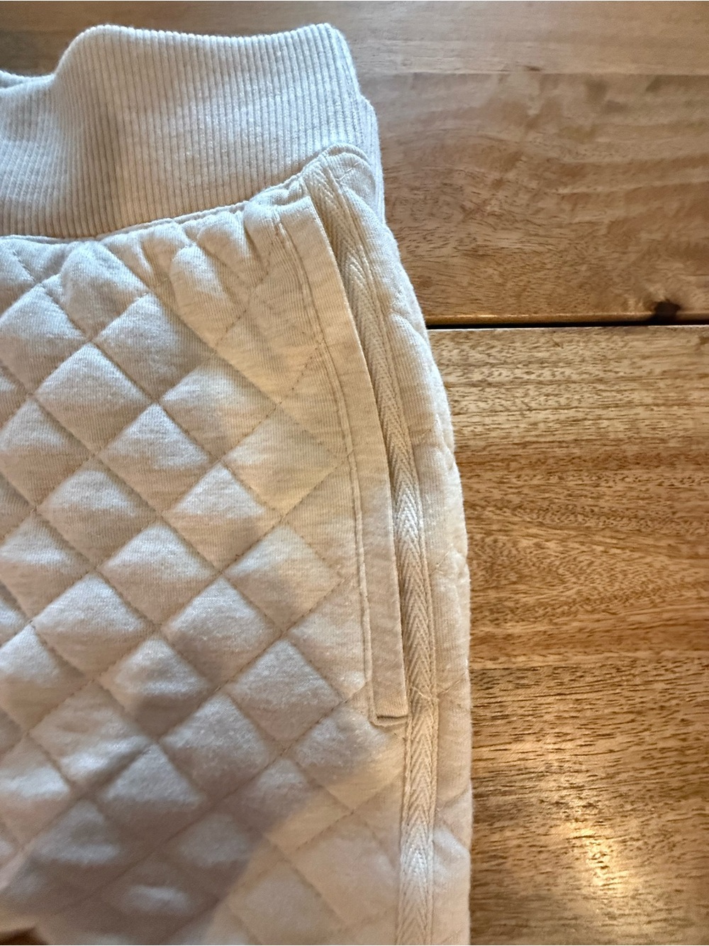 Vineyard Vines Oatmeal Heather Quilted DC Short Large - Picture 4 of 9